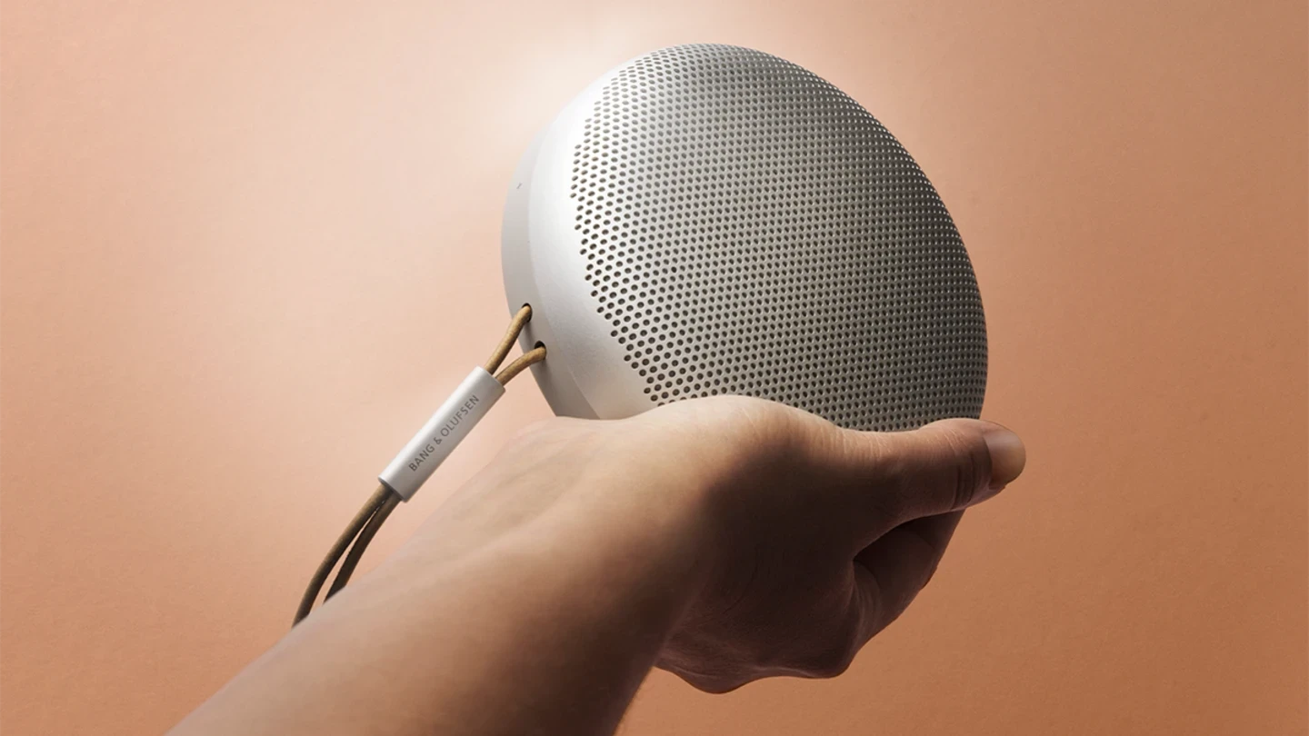 Bang & Olufsen Beosound A1 2nd Gen Nešiojama belaidė Bluetooth kolonėlė su balso asistentu, Juodos antracito spalvos aprašymas - Prekės nuotrauka