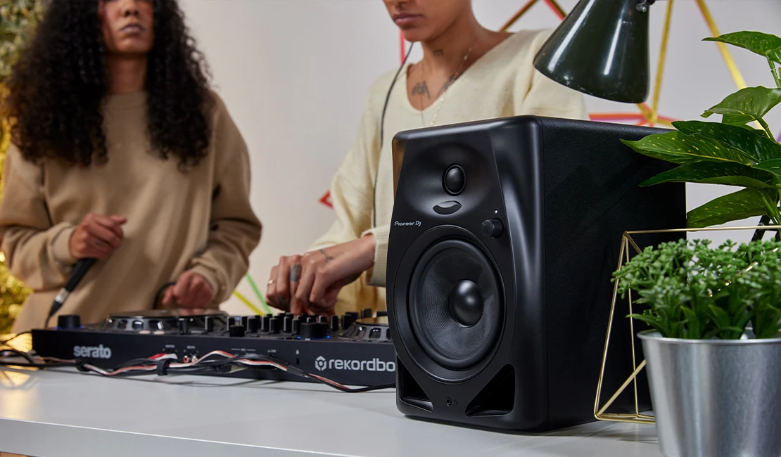 Pioneer DJ - DM-40D kolonėlės, Baltos spalvos, 2 vnt. aprašymas - Prekės nuotrauka