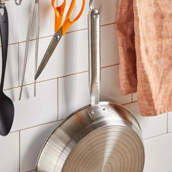Fiskars All Steel pure keptuvė 24cm (1065627) aprašymas - Prekės nuotrauka
