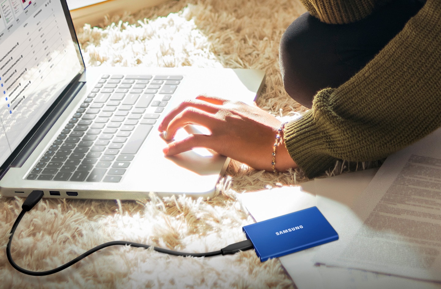 Išorinis kietasis diskas SSD SAMSUNG|T7/1TB/USB 3.2/Rašymo greitis 1000 MBytes/sec/Skaitymo greitis 1050 MBytes/sec/MU-PC1T0H/WW aprašymas - Prekės nuotrauka