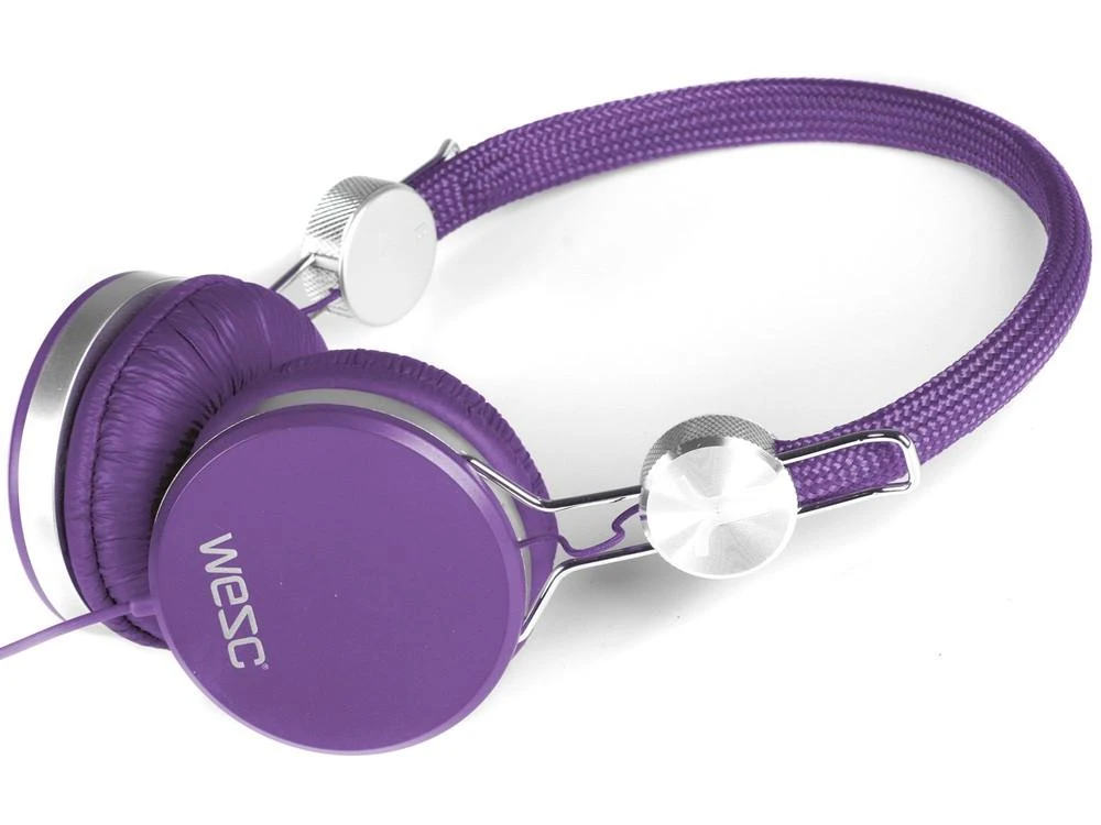 WESC Banjo violetinės ausinės su metalinėmis detalėmis