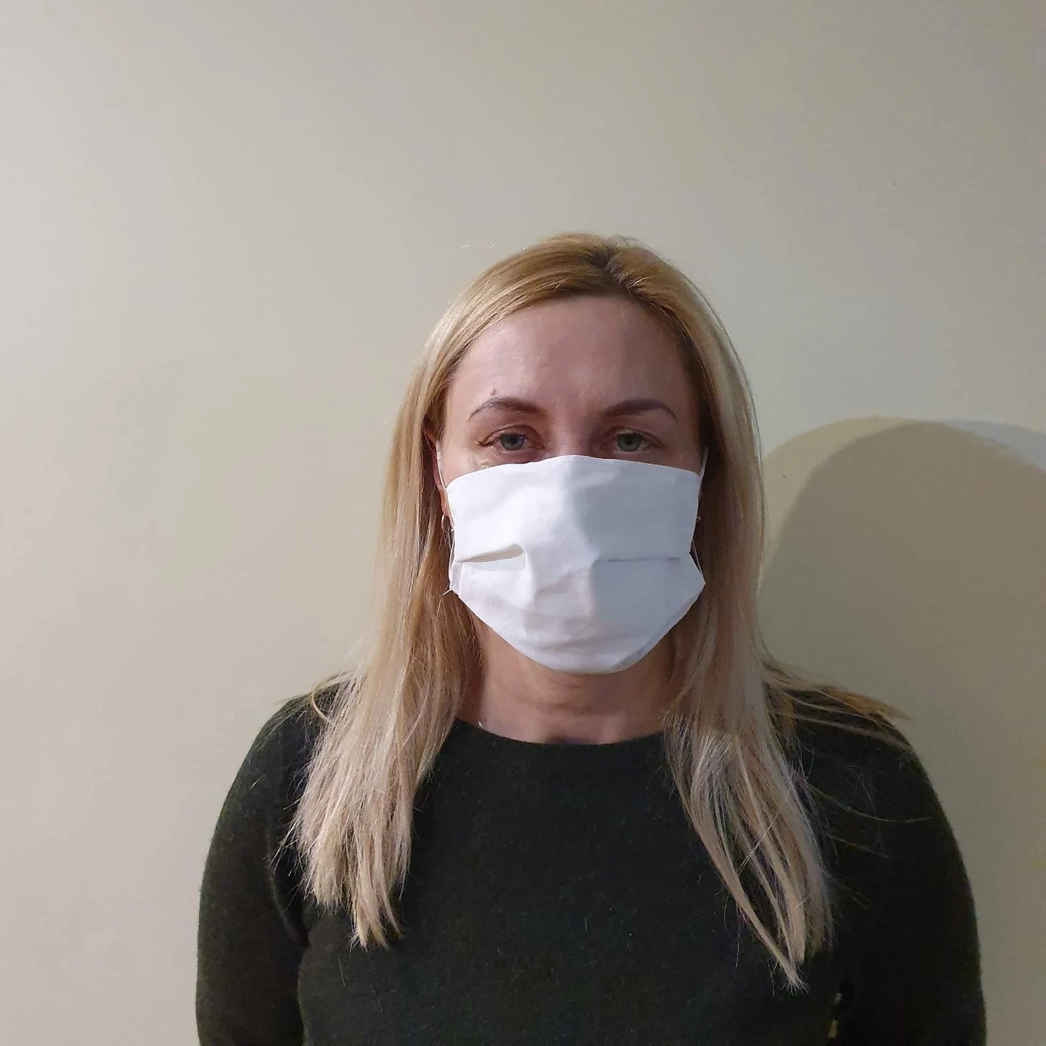 Medžiaginė kaukė ant veido