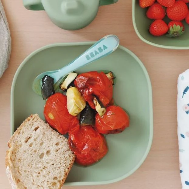 BEABA SILIKONINĖ DUGNU PRILIMPANTI LĖKŠTĖ, SAGE Žalias