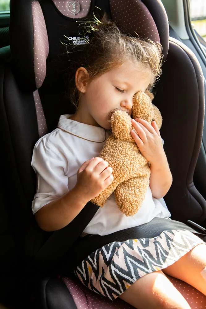 CHILDHOME AUTOMOBILIO KĖDUTĖS DIRŽO PAMINKŠTINIMAS TEDDY BROWN