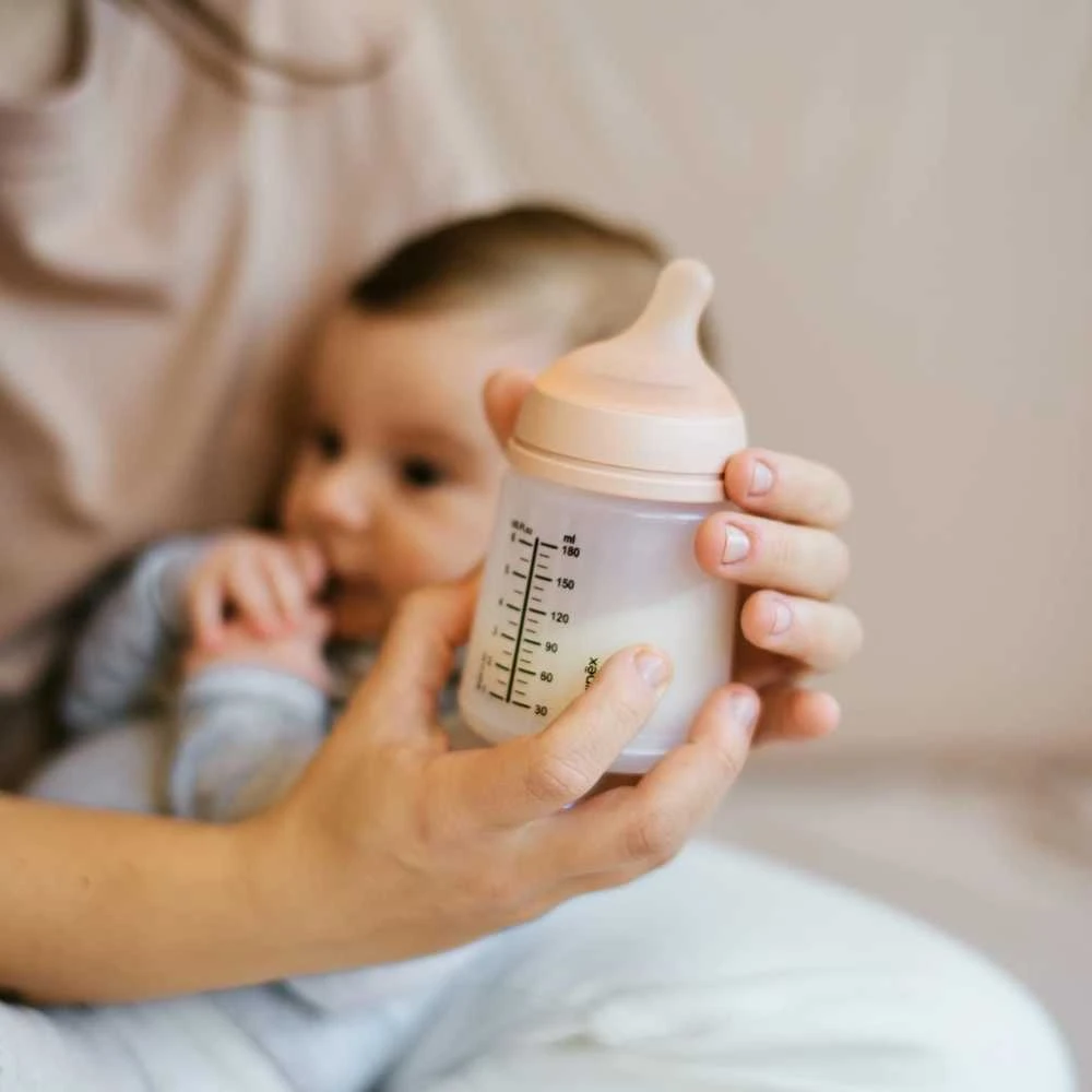 SUAVINEX ZERO ZERO ANTI-COLIC BUTELIUKAS SU LĖTOS SROVĖS ŽINDUKU, 180ML, NUO +0 MĖN., LIGHT