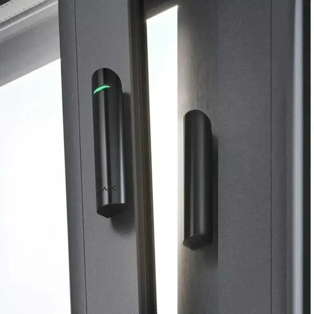 Ajax DoorProtect juodas magnetinis kontaktas