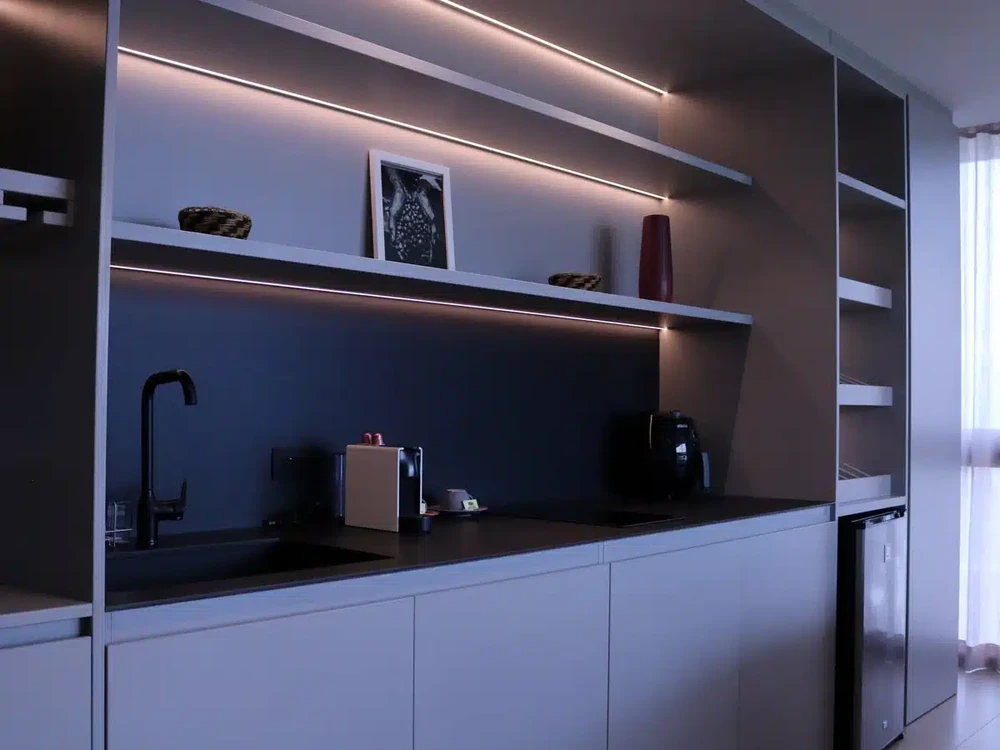 Led Line Prime LED profilio komplektas, 2m, kampinis, baltas, su baltu dangteliu, laikikliais ir aklėmis