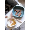 BEABA PRADINIO MAITINIMO SILIKONINIŲ 2 VNT.ŠAUKŠTELIŲ RINKINYS SU DĖŽUTE, COTTON CANDY / MARSHMALLOW
