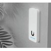 „Ubiquiti UniFi Access“ antros kartos kompaktiškas vidinis/išorinis skaitytuvas organizacijoms su integruotu pasveikinimo garsiakalbiu ir LED blykste.