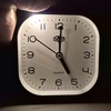 Stalinis laikrodis-žadintuvas su foniniu apšvietimu, h 11 cm - Pilka