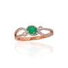 Auksinis žiedas su brangakmeniais. Metalas: Raudonas Auksas. Praba: 585°. Akmuo: Briliantai , Smaragdas - 17.5 - 2.4 g. - Briliantai (0,182Ct), Smaragdas (0,36Ct)
