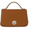 Moteriška karamelinės spalvos „David Jones“ crossbody rankinė su sidabro spalvos furnitūra