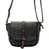 Moteriška natūralios odos juoda crossbody rankinė su dekoratyvia rankena VS 002