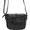 Moteriška natūralios odos juoda crossbody rankinė su dekoratyvia rankena VS 002