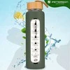 Peterson motyvacinė stiklinė vandens gertuvė su valandų žymomis, silikoniniu dėklu, 960 ml, žalia