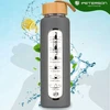 Peterson motyvacinė stiklinė vandens gertuvė su matavimo skale, pilku silikoniniu dėklu, 960 ml