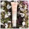 Clarins Calm-Essentiel atstatomasis raminamasis balzamas dieninis kreminis moterims, 30 ml