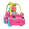Simba Evi linksmame automobilyje