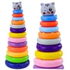 Lean Toys Spalvinga žiedų piramidė su katinu