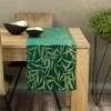 Eurofirany BLINK / 15 Aksominis stalo takelis su subtiliu šviesiai auksiniu šakelių motyvu, 35X180 cm, spalva: tamsiai žalia
