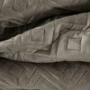 Eurofirany ARIEL/3 Lovatiesė iš švelnaus aksomo su švelniu blizgesiu, dygsniuota karšto spaudimo (hot press) metodu geometriniu raštu, 220 X 240 cm, spalva: tamsi smėlio