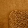 Eurofirany Medaus spalvos dirbtinio kailio dekoratyvinis užtiesalas, 220x240 cm, jaukus lovos ar sofos uždangalas, didelė gramatūra 430 g/m², poliesterio medžiaga, minkštas pledas Lovatiesė