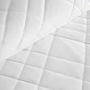 Eurofirany Baltas aksominis dekoratyvinis užtiesalas, 170x210 cm, viengulei lovai ar baldams, su dekoratyviniu dygsniavimu, lengva priežiūra, lovatiesė svetainei Lovatiesė