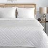 Eurofirany Baltas aksominis dekoratyvinis užtiesalas, 170x210 cm, viengulei lovai ar baldams, su dekoratyviniu dygsniavimu, lengva priežiūra, lovatiesė svetainei Lovatiesė