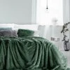 Eurofirany DESIGN 91 Minkšto kailio struktūros pledas TIFFANY su sidabriniu siūlu, 150X200 cm, spalva: tamsi žalia