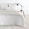 Eurofirany DESIGN 91 BONI / 5 Lovatiesė su karšto spaudimo technika įspaustu skiautinių motyvu, 170X210 cm, spalva: balta Lovatiesė