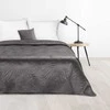 Eurofirany DESIGN 91 LUIZ / 4 Aksominė lovatiesė, dygsniuota karšto spaudimo būdu su palmių lapų raštu, 170X210 cm, spalva: grafito Lovatiesė