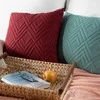 Eurofirany DESIGN 91 ALARA / 1 Pagalvės užvalkalas su geometriniu raštu, dygsniuotu karšto spaudimo būdu, 40X40  cm, spalva: tamsi žalia