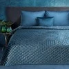Eurofirany LIMITED COLLECTION MUSA2 Aksominė lovatiesė su bananų lapų raštu, dygsniuota karšto spaudimo būdu, 170X210  cm, spalva: tamsiai mėlyna /auksinė