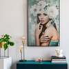 Eurofirany Turkio spalvos moteris su gėlėmis rankomis tapyta drobė, 80x120 cm įrėmintas dekoratyvinis paveikslas, modernus elegantiškas interjero dekoras, gėlių portretas, sienų puošmena