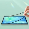 „Dux Ducis Naad“ popierinis matinis ekrano apsauginis sluoksnis, skirtas „Samsung Galaxy Tab S10 FE Plus“ su juodu rėmeliu.