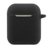 Juodas silikoninis AirPods dėklas su Mini logotipu