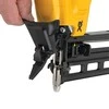 DeWalt 18V ličio jonų 2x2,0 Ah XR belaidis apdailos smeigtukas / apdailos pistoletas [DCN662D2-QW] 32–64 mm