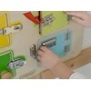 Masterkidz Medinė sieninė lenta Mokymasis skinti spynas - 6 seifai