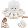 Lean Toys Pliušinis aštuonkojis su elastingais čiuptuvais, baltas su kreminėmis detalėmis, 50 × 30 × 30 cm