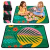 Lean Toys Sulankstomas pikniko kilimėlis su tropiniu raštu, žalias, 100 x 70 cm