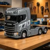 Nuotoliniu būdu valdomas sunkvežimis „Scania Huina 1501“ 1:18, pilkas sidabrinis, 39,2 × 24,4 × 16,6 cm