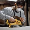 Juostinis šlifuoklis DeWalt DCW220NT-XJ; 18 V (be akumuliatoriaus ir pakrovėjo)
