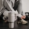 Gertuvė Stanley Quencher H2.O FlowState Tumbler 1.2L - pelenų spalvos