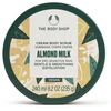 The Body Shop Almond Milk Kreminis Body Scrub kreminis kūno šveitiklis sausai ir jautriai odai, 250 ml