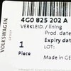 VAG AUDI A6 A7 11-16 Priekinis po kėbulo pamušalu esantis dešinysis dangtelis originalus 4G0825202A