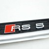 VAG NAUJAS AUDI RS5 8W6 PRIEKINIS KAIRĖS PUSĖS KREIVĖS EMBLEMA ŽENKLAS 8W6853601DPUZ ORIGINALUS