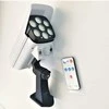 8W 6500K LED šviestuvas-kameros imitacija su saulės baterija ir judesio davikliu. Su nuotolinio valdymo pulteliu