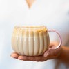 Tulip Vialli Design - Tulpių rinkinys iš 2 puodelių su rožine rankena 350ml