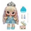 MGA Lėlė Yummiland Large Doll + Lūpų blizgis Pet- Callie Birthday Cake