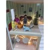 Enero Toys Medinis lėlių namelis su apšvietimu Enero